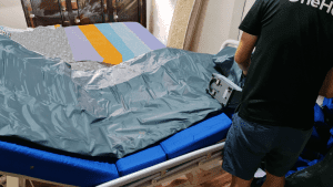 Overlay pulsing air mattresses for hospital beds