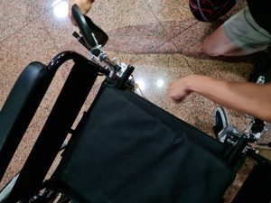 Wheelchair with removable leg rest